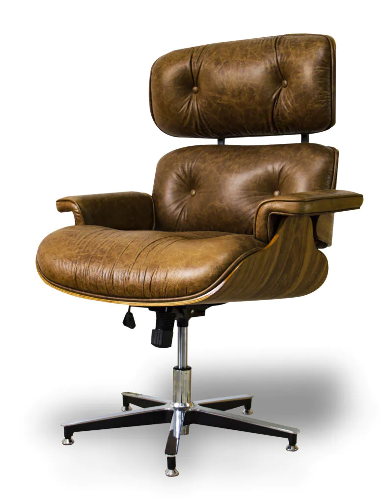 Cadeira de escritório em couro natural cor oliva e madeira imbuia