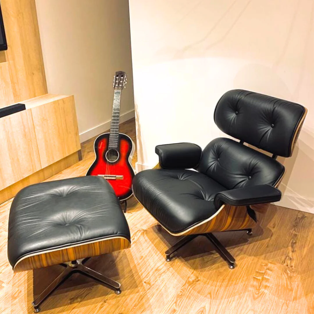 poltrona charles eames com puff